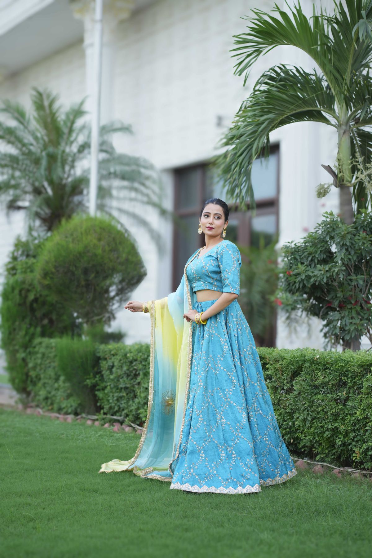  TARAASH – Teal Blue Gold Crush Lehenga Set  2